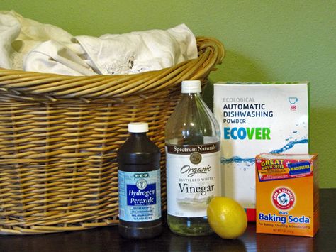 VDistilled white vinegar - Vinegar whitens, freshens, and softens fabrics. Add 1/2 to 1 cup of distilled white vinegar along with your regular laundry detergent. Don't worry about the vinegar scent; it will dissipate after drying. Vinegar may also be sprayed on spot stains and collar and underarm stains. Whiten Laundry, Cleaner Recipes, Homemade Cleaning Products, Distilled White Vinegar, Cleaners Homemade, Laundry Hacks, Back To Nature, Natural Cleaning Products, Diy Cleaning Products