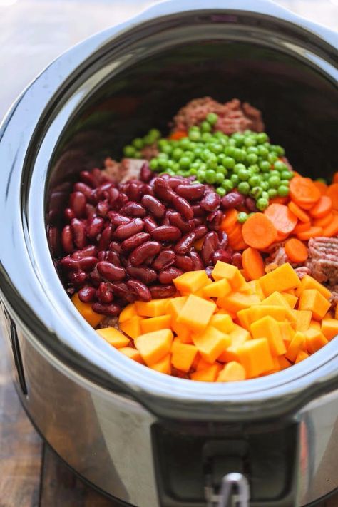 DIY Pet Recipes For Treats and Food - Easy Crockpot Dog Food - Dogs, Cats and Puppies Will Love These Homemade Products and Healthy Recipe Ideas - Peanut Butter, Gluten Free, Grain Free - How To Make Home made Dog and Cat Food - http://diyjoy.com/diy-pet-recipes-food Crockpot Dog Food, Healthy Dog Food, Diy Dog Food, Make Dog Food, Food Dog, Healthy Dog Food Recipes, Healthy Crockpot, Dog Recipes, Dog Treat Recipes