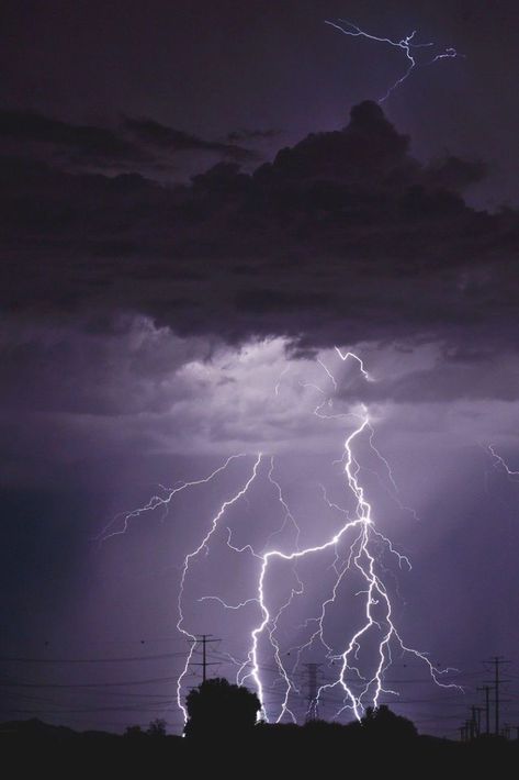 Lighting Storm, Lightning Sky, Lightning Photos, Lightning Photography, Storm Photography, Love Wallpaper Backgrounds, Ireland Landscape, Stormy Night, Thunder And Lightning