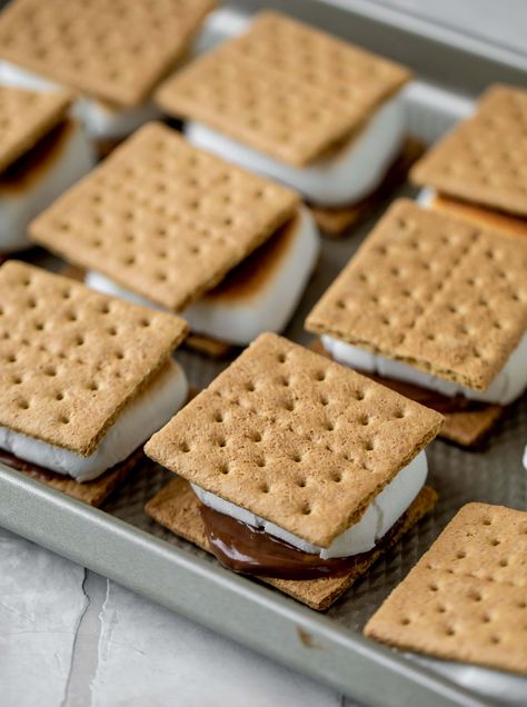 sheet pan s'mores Sheet Pan S’mores, Baked S’mores, S'mores Board, Sheet Pan Smores, Easy Smores Bars, Marshmallow Desert, Sheet Pan Desserts, Oven Smores, Marshmallow Dessert