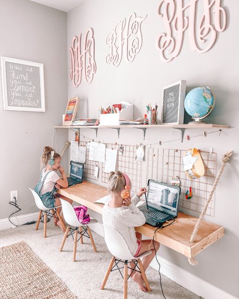 Playroom Desk, Kids Homework Room, Kids Study Room, Kids Study Area, Kids Homework Station, Homeschool Room Design, Kids Room Desk, Small Playroom, Homework Room