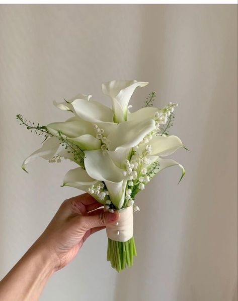 Tulip Bouquets, White Calla Lily Bouquet, Calla Lily Bridal Bouquet, Lily Bridal Bouquet, Small Wedding Bouquets, Simple Wedding Bouquets, Calla Lily Bridal, Calla Lily Bouquet, Lily Wedding