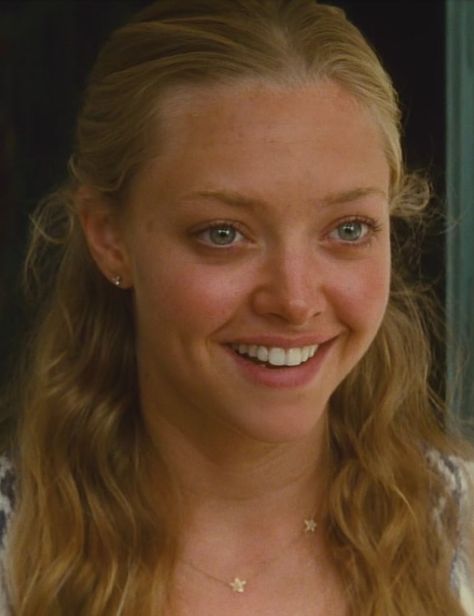 Amanda Seyfried Sophie Mamma Mia Hair, Young Amanda Seyfried, Mama Mia Makeup, Mama Mia Hair, Mamma Mia Hairstyles, Amanda Seyfried Makeup, Mamma Mia Makeup, Amanda Seyfried Mamma Mia, Sophie Mamma Mia