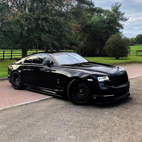 VENOM!✖️ #superautos365 📸 @_jackdeane ⠀ ⠀ #rr #rollsroyce #blackBadge #RollsRoyceWraith #Wraith #RollsRoyceBlackBadge #ghost… Auto Rolls Royce, Black Rolls Royce, Rolls Royce Black, Wallpaper Hippie, Luxury Cars Rolls Royce, Rolls Royce Wraith, Pimped Out Cars, Lux Cars, Pagani Huayra