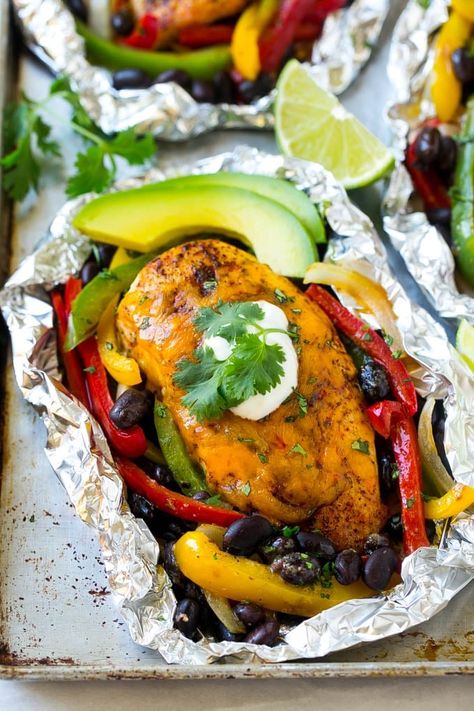 Chicken Fajita Foil Packets Grilled Foil Packets, Chicken Foil Packets, Foil Pack Dinners, Foil Packet Dinners, Foil Pack Meals, Foil Dinners, Foil Packet Meals, Foil Packet, Grill Oven