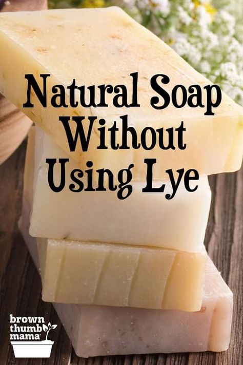 This is a fantastic, easy way to make soap without using lye--and it's easy and safe to do with kids. Add any scents and colors you like! #soapmaking #natural #meltandpoursoap Lye Free Soap Recipes, Lye Free Soap, Natural Soaps Recipes, Diy Soap Bars, Savon Diy, Easy Soap Recipes, Diy Soap Recipe, Handmade Soap Recipes, Make Soap