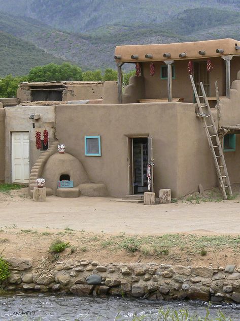 Adobe House Bathroom, Adobe Houses, Adobe Homes, Modern Adobe House Exterior, Modern Adobe House, Desert House, Pueblo House, Old House Design, Steampunk City