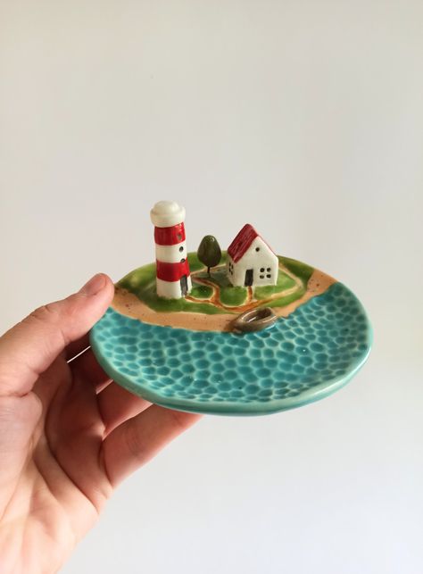 This is a small ceramic dish with a cute lighthouse and house. This is a universal dish for storing jewelry, and it is also a holder for incense sticks. Clay House Incense Holder, What To Make With Crayola Air Dry Clay, Diy Ceramic Gifts For Men, Pottery Small Business, Functional Clay Art, Ceramic Dish Ideas, Home Clay Projects, Creative Projects For Adults, Ceramics Easy Ideas