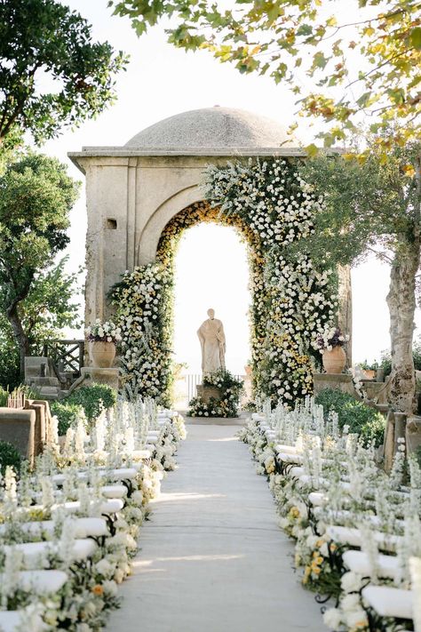 Elegant Garden Wedding Ceremony, Italian Wedding Ceremony Decor, Luxury Italian Wedding, Wedding Aisle Backdrop, Wedding Flowers Italy, Amalfi Coast Italy Wedding, Luxury Wedding Florals, Italy Wedding Ceremony, Tuscany Wedding Ceremony