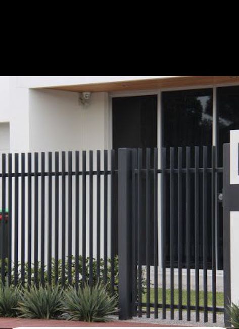 Front Fencing Ideas Australia, Vertical Steel Fence, Aluminium Slat Fence, Modern Iron Fence, Black Steel Fence, Slat Fence Vertical, Vertical Slat Fence, Fence Design Modern Steel, Modern Metal Fence