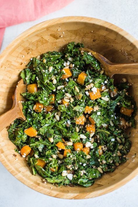 Warm Kale Salad- this vegetarian kale salad makes for the perfect winter meal or side dish. Topped with goat cheese, pine nuts, and a delicious balsamic dressing! Simple Kale Salad, Warm Kale Salad, Kale Salad Recipes, Chili Recipe Easy, Clean Eating Dinner, Balsamic Dressing, Goat Cheese Salad, Kale Salad, Healthy Eating Recipes