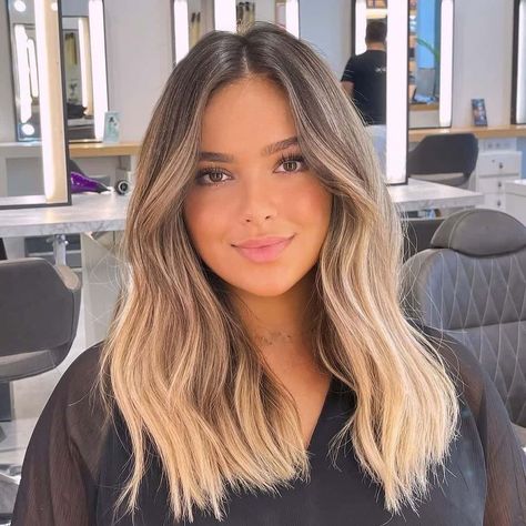 Mid Length Blonde Hair, Bday Hair, Long Length Hair, Hair 2022, Medium Length Hair With Layers, Ombre Blonde, Blonde Hair Inspiration, Midlength Haircuts, Haircuts For Medium Hair