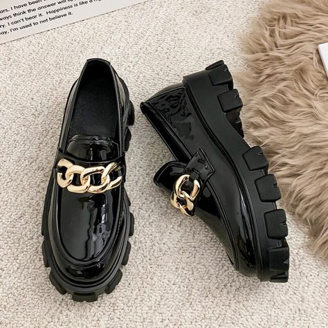 Ladies Loafers, Purple Trainers, Mary Jane Shoes Black, Shoes For School, Zapatos Mary Jane, Heels Aesthetic, Shoes Outfit Fashion, Autumn Pattern, Women Flats