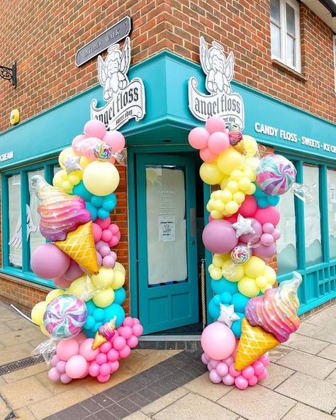 HOUSE OF BALLOONS SOUTHAMPTON on Instagram: "Guys get ready for a sugar high @angelflossofficial Sweet Shop! We can guarantee it’s sweet like candy 🍭💙☁️ . #balloongarland #balloonarch #balloondecor #balloonbackdrop #birthdayballoons #balloons #kidspartyinspiration #candylandballoons #birthdayideas #babyshowerballoons #babyshowerideas #southamptonbusiness #candylandparty #partygirl #partyideas #partyinspiration #sweetparty #events #eventstyling #southampton #southamptonballoons #hampshireballo Cream Balloon Garland, Sprinkle Birthday Party, Sprinkle Birthday, Ice Cream Balloons, Watermelon Candy, Sprinkles Birthday Party, Candy Theme Birthday Party, Candy Themed Party, Candy Balloons