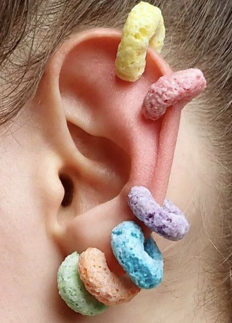 Prettier than cheerios! #boho #bohostyle #bohemian #hippie #hippiestyle #fashion #model #photography #unique #food #jewelry Gab Bois, Earring Model, Weird Earrings, Crazy Earrings, Bentuk Alis, Donuts Earrings, Weird Jewelry, Funny Earrings, Funky Earrings