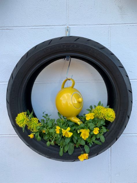 Tire Garden, Tire Planters, Creative Planter, Recycled Garden, Garden Crafts Diy, Garden Art Projects, Garden Yard Ideas, Outdoor Decor Backyard, Diy Garden Projects