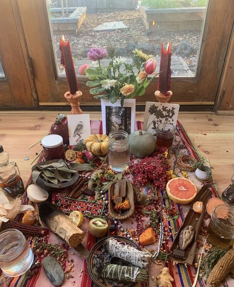 Alter Ideas Spiritual, Birth Altar, Spiritual Altar Ideas, Earth Altar, Cacao Ceremony, Sacred Space Altar, Spiritual Altar, Healing Space, Boho Hippie Chic