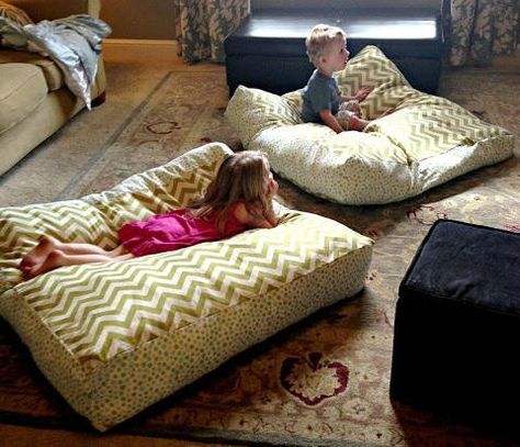 WOW THIS WOULD BE A AWESOME THING FOR THE KIDS AND ITS FREE Giant DIY Floor Pillows Sewing Pillows Decorative, Giant Floor Pillows, Trendy Sewing Projects, Trendy Sewing Patterns, Bean Bag Chairs, Bag Chairs, Diy Bebe, Trendy Sewing, Sewing Pillows