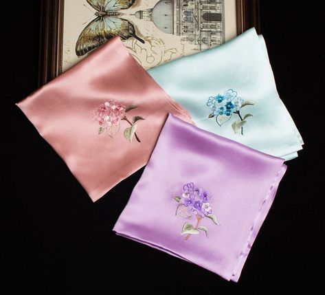 Handkerchief Embroidery, Silk Products, Silk Handkerchief, Embroidered Handkerchief, Towel Embroidery, Handmade Embroidery Designs, Watercolor Flower Art, Japanese Embroidery, Jewelry Accessories Ideas