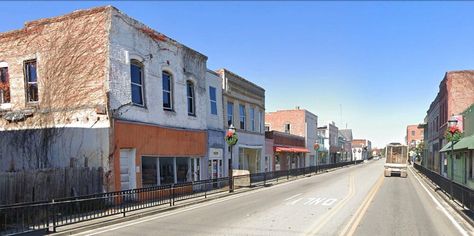 Small Town Downtown Main Street, Main Street Small Town, Small Desert Town, Main Street Aesthetic, Small Town Main Street, Little Town Aesthetic, Small Town Living, Shanty Town, Island Town