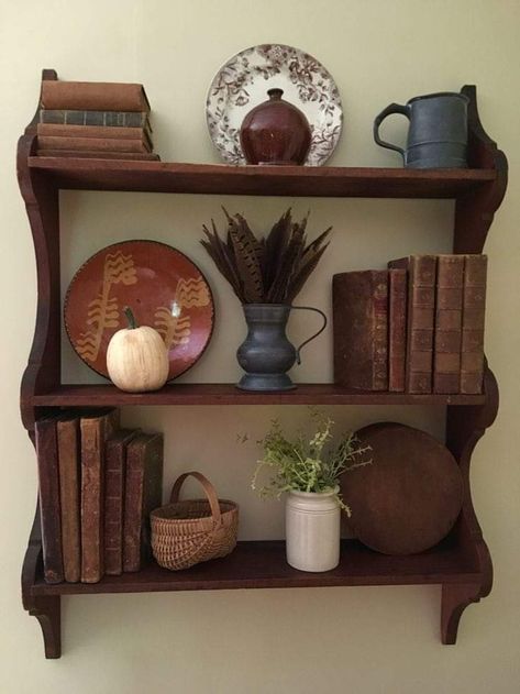 Rustic Thrifted Home Decor, 1800 Farmhouse Decor, Classy Timeless Home Decor, Vintage Moody Home Decor, Vintage Table Centerpieces For Home, Vintage Wall Shelf Ideas, Cottagecore Shelf Ideas, Tiny Cabin Decorating Ideas, Colonial Cottage Decor