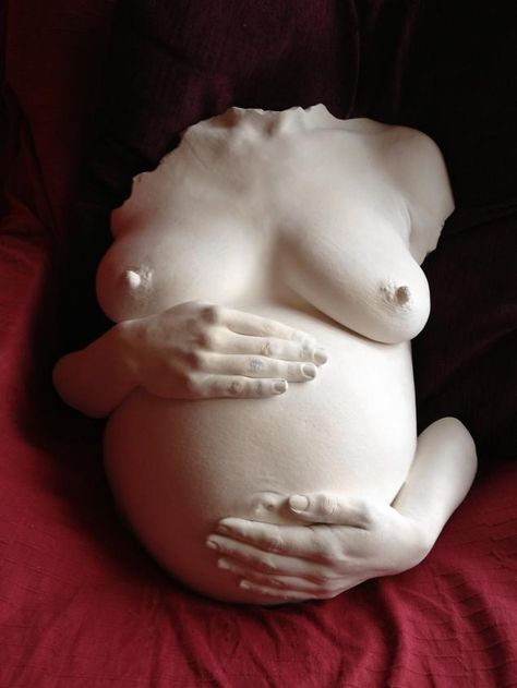 pregnant belly plaster cast - This is beautifully done. Pregnant Belly Cast, Belly Art, Belly Casting, Pregnancy Bump, Body Cast, British Artists, Mommy Moments, Art Articles, Baby Bowls