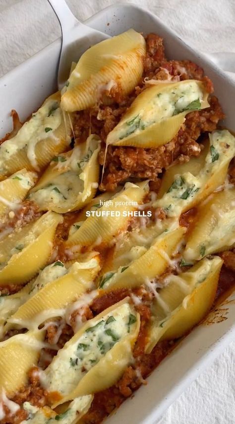 Simple to make and it’s definitely going into our monthly meal rotation! Stuffed Shells Protein, Beef High Protein Meals, Protein Stuffed Shells, High Protein Healthy Pasta, Italian Protein Recipes, Protein Breakfast Recipes Meal Prep, Easy Single Meals, 300 Calorie Lunch Meal Prep, Special Meal Ideas