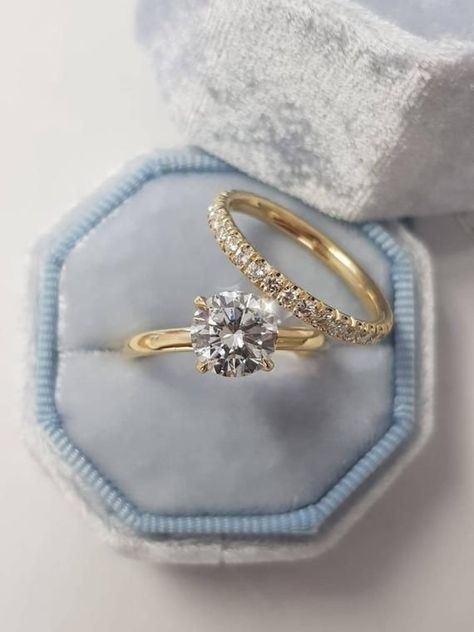 Engagement Rings Simple Round, خواتم خطوبة, Yellow Gold Diamond Engagement Ring, Round Engagement, Cute Engagement Rings, Cool Wedding Rings, Future Engagement Rings, Gold Diamond Engagement Rings, Round Engagement Rings