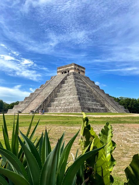 Chichen Itza on a sunny day in Yucatan, Mexico 7 World Wonders, Downtown Cancun, Chichen Itza Mexico, Jungle Mural, 7 Wonders, Yucatan Mexico, Twin Peaks, Chichen Itza, North America Travel