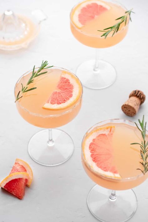 Grapefruit Gin Cocktail, Spring Flavors, Vegan Cocktails, Cocktails To Make At Home, Gin And Prosecco, Spring Drink, Spring Cocktail, Best Summer Cocktails, Grapefruit Cocktail