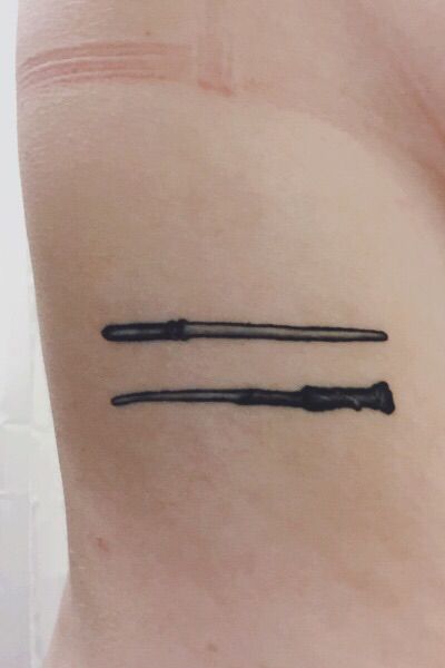 Draco Malfoy and Harry Potter's wands tattoos Malfoy And Harry, Tiny Harry Potter Tattoos, Slytherin Tattoo, Wand Tattoo, Hp Tattoo, Cute Tats, Be With Me, Harry Potter Tattoos, Harry Potter Tattoo