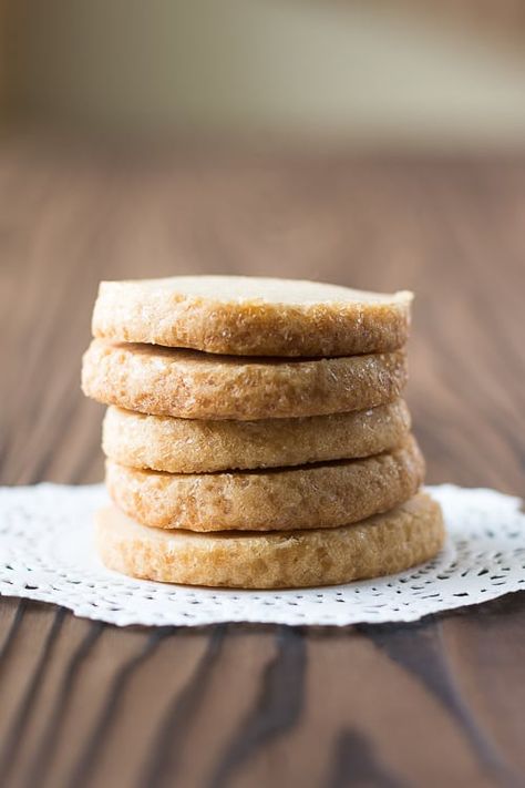 Outrageous Cookies, Sugar Shortbread Cookies, Brown Sugar Shortbread, Shortbread Cookies Christmas, 3 Ingredient Cookies, Brown Sugar Cookies, Party Food And Drinks, Xmas Cookies, Shortbread Cookies