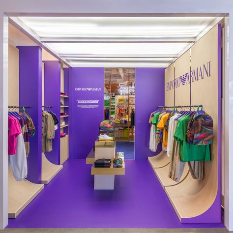 Shein Pop Up Store, Pop Up Retail Store Design, Pop Up Space Design, Fashion Pop Up Store Concept, Pop Up Stalls, Fashion Booth Design, Pop Up Store Concept, Pop Up Store Design, Pop Up Retail