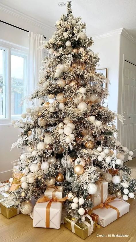 45+ Creative Christmas Tree Themes & Ideas for 2023 - HubPages Elegant Christmas Tree Decorations, Christmas Tree Decorating Themes, Flocked Christmas Trees Decorated, Glam Christmas, Elegant Christmas Trees, Creative Christmas Trees, A White Christmas, Christmas Tree Inspiration, Christmas Themes Decorations