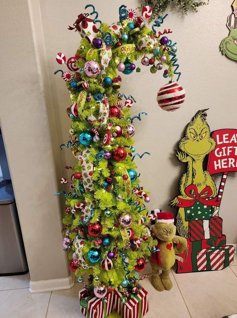 Hobby Lobby Grinch Tree Decorated, The Grinch Tree Decorations, Small Grinch Trees Ideas, Grinch Tree Ideas, Grinch Christmas Village, Grinch House Decoration, Grinch Trees Ideas, Grinch Themed Christmas Tree, Grinch House