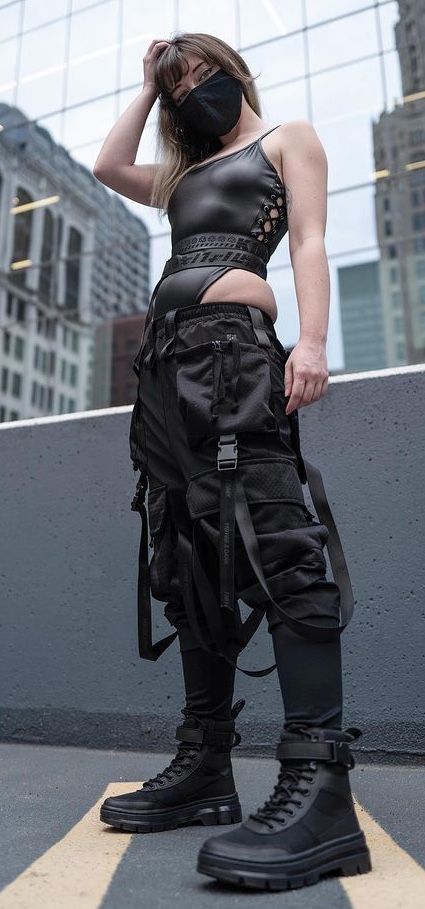 Love the full black look to this cyber street wear. Espially with the suspenders. Source: @imtaylorrae on instagram #cyberpunk #cyberwear #cybergoth #streetwear #cyber #aesthetic #cyberaesthetic #black #dark #hair #hairstyles #future #futuretech #futureboards #taylorrae #streetstylefashion #city #street Future Tech Outfit, Cyberpunk Jacket Female, Cyberwear Fashion Women, Cyberpunk Leather Outfit, Cyberpunk Womens Fashion, Scifi Outfit Aesthetic, Futuristic Goth Aesthetic, Cyberpunk Pants Female, Cyberpunk Grunge Outfit