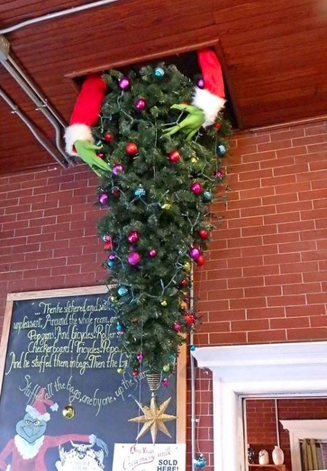 Whoville Christmas Decorations, Christmas Cubicle Decorations, Grinch Crafts, Christmas Door Decorating Contest, Grinch Decorations, Grinch Christmas Party, Whoville Christmas, Grinch Christmas Decorations, Christmas Tree Hanging