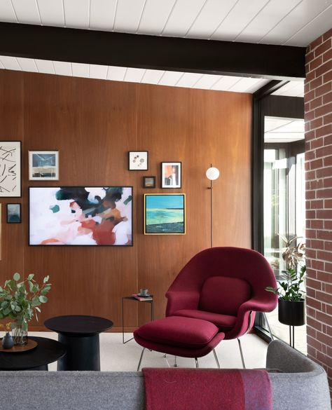 In the fall of 2019, a young couple purchased a home with dreams of restoring its original Eichler charm while infusing it with modern sensibilities.

For the task, the owners enlisted the expertise of Blaine Architects + Marshall Interiors. The task was to revamp the main living spaces – the kitchen, living room, dining room, and family room – and to rekindle the home’s Eichler roots. Click to take a tour. Mid Century Cabinets, Mid Century Interior, Eichler Homes, Mid Century Home, Century Home, Modern Houses Interior, Upper Cabinets, Young Couple, Mid Century Modern House