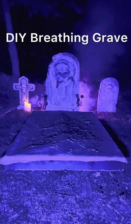 Diy Halloween Graveyard, Backyard Halloween Party, Grave Halloween, Halloween Tiktok, Scary Halloween Decorations Outdoor, Scary Halloween Decorations Diy, Haunted Mansion Halloween, Halloween Diy Outdoor, Halloween Outside