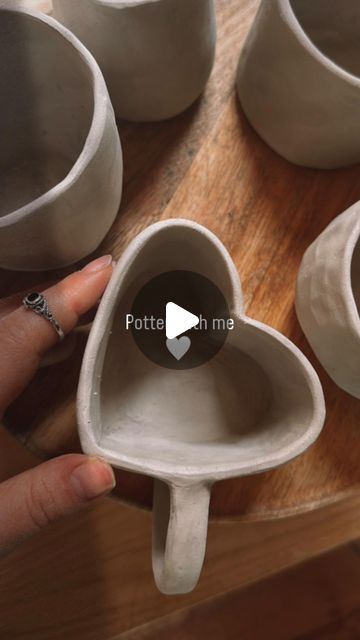 Denise | pottery | handbuild on Instagram: "Potter with me ☕️ - 5 days 5 mugs   Day 5 This is already the last one but also my favorite 😍🫶🏼  #pottery #mug #ceramics #clay #cup #heart #handcrafted #potterwithme #handbuild #diy" Diy Pottery Mug, Diy Clay Mug, Pottery On The Wheel, Clay Mugs Diy, Hand Built Mugs Clay Pottery Ideas, Heart Mug, Ceramic Cup Ideas, Pottery Handbuilding Ideas, Clay Cup