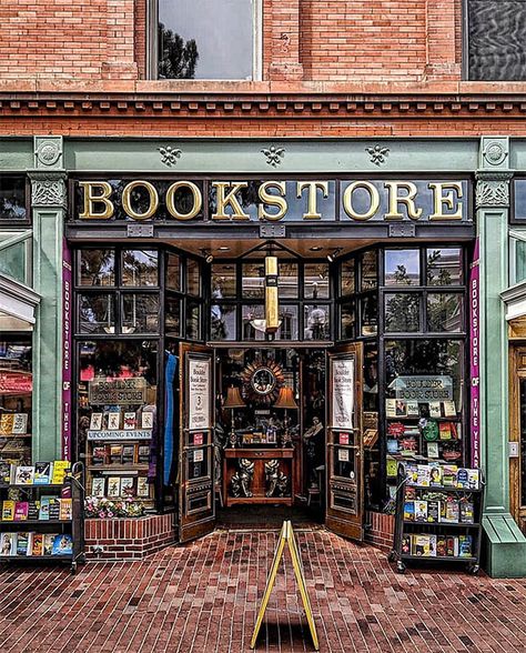 Village Bookshop, Downtown Vibes, Bookstore Ideas, Bookstore Design, Literary Travel, Victoria Magazine, Bookstore Cafe, Romanticising Life, Book Stores