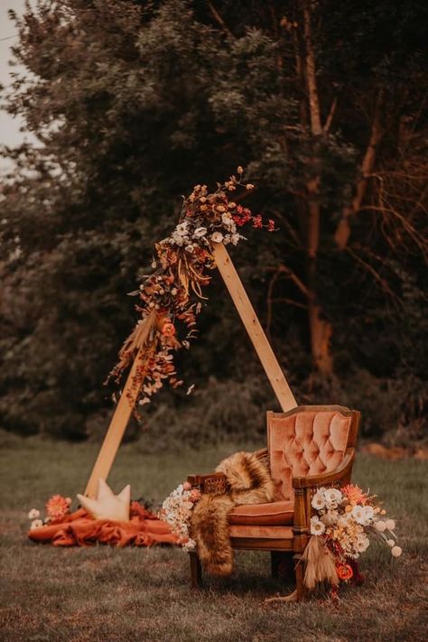 Fall Mini Sessions Set Up Outdoor, Fall Photoshoot Setup Ideas, Fall Mini Shoot, Fall Photo Booth, Fall Photo Props, Photography Studio Decor, Mini Photo Shoot, Fall Backdrops, Diy Photography Props