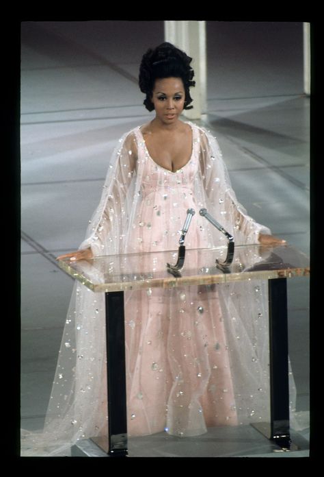 Best Oscar Dresses, Diahann Carroll, Hollywood Vintage, Black Actresses, Lauren Hutton, Black Glamour, Glamour Vintage, Vintage Black Glamour, Oscar Dresses