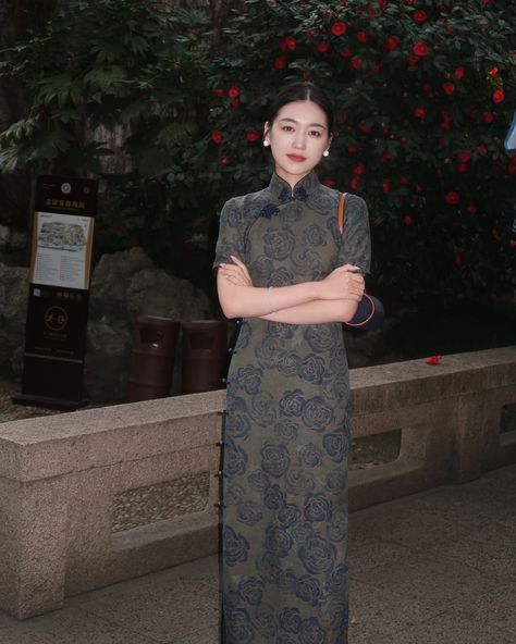 "Different qipao outfits for a week." "Cheongsam girls, come and choose your favorite outfit!" Shop on hangrace.com.au #qipao #qipaodress #orientalfashion #modernqipao #chinesedress #fashion #style #ootd #asianfashion #traditionalfashion #chinesetradition #vintagechic #chineseclothing #hanfu #hanfuphotos #cheongsam #qipao #chinesefashion #traditionaldress #vintagefashion #elegantdress Cheongsam Modern Dress Fashion, Cheongsam Modern Dress, Traditional Chinese Dress Cheongsam, Qipao Outfit, Chinese Dress Cheongsam, Qipao Modern, Chinese Gown, Cheongsam Modern, Modern Qipao