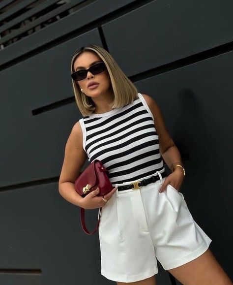 Striped Top Outfit, Summer Shorts Outfits, Effortlessly Chic Outfits, Elegante Casual, Classy Work Outfits, Classy Casual Outfits, Casual Chic Outfit, Looks Chic, Summer Fashion Outfits