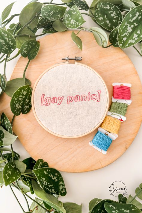 Heartstopper Embroidery, Lesbian Embroidery, Lgbtq Embroidery, Queer Embroidery, Queer Crafts, Hand Embroidery Pattern, Craft Night, Shirt Embroidery, Embroidery Hoop Art