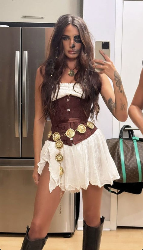 Pirate Inspo Halloween, Pirate Dress Costume, Halloween Costumes For Dark Skin, Women’s Modest Pirate Costume, Pirate Womens Costume Diy, Custome Ideas Halloween Women, Halloween Costume Outfits Couple, Easy Halloween Costumes Pirate, Halloween Costumes Scary Duo