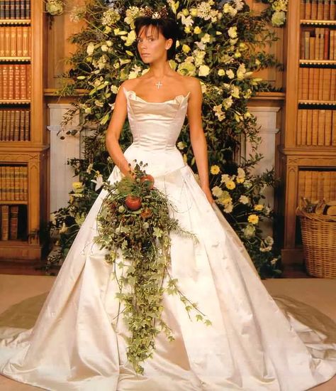 Victoria Beckham | Vera Wang's 10 greatest wedding dresses | Vogue Paris Victoria Beckham Wedding Dress, Victoria Beckham Wedding, Beckham Wedding, Most Expensive Wedding Dress, Celebrity Wedding Gowns, Famous Wedding Dresses, Expensive Wedding Dress, Celebrity Bride, Vera Wang Wedding