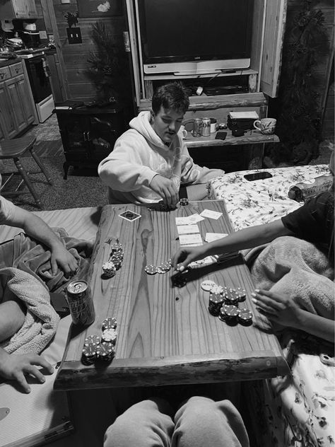 Family Playing Board Games Aesthetic, Friends Playing Games Aesthetic, Friends Playing Games, Family Game Night Pictures, Family Board Game Night Aesthetic, Friends Playing Board Games Aesthetic, Quality Family Time Aesthetic, Family Quality Time Aesthetic, Friends Game Night Aesthetic