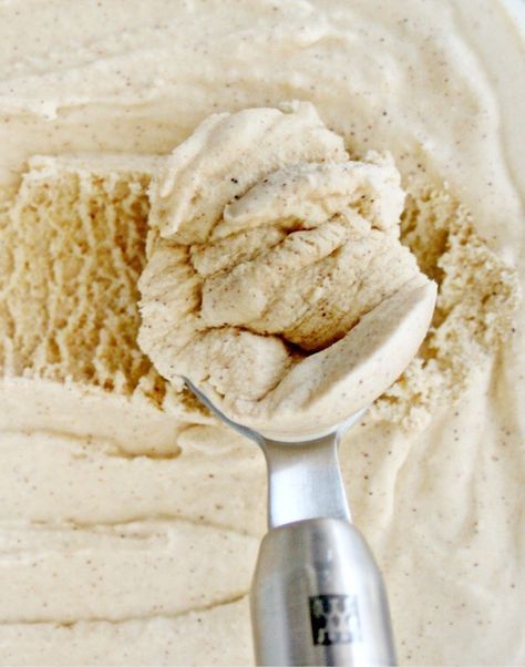 Cinnamon Bourbon Ice Cream Recipe! // Killingthyme.net / Homemade ice cream / Boozy treats / Dessert #icecream #bourbon #boozy #treats #dessert Cream Deserts, Bourbon Ice Cream, Toffee Ice Cream, Boozy Ice Cream, Toffee Chips, Bourbon Recipes, Cinnamon Ice Cream, Gelato Recipe, Ice Cream Maker Recipes